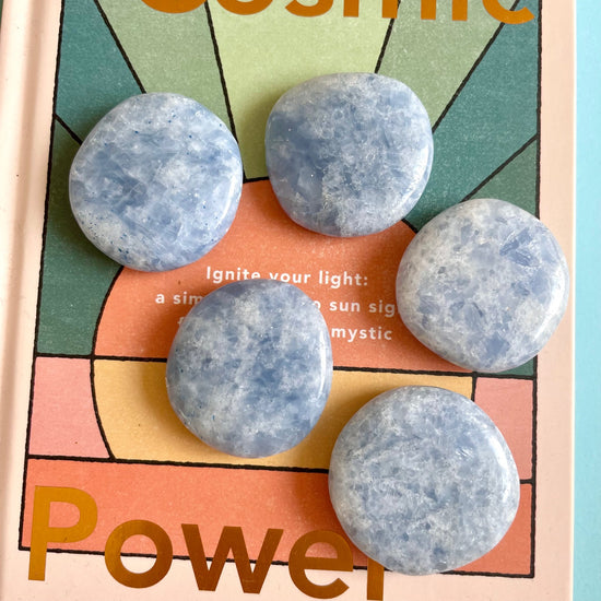 Taschenstein Blauer Calcit Positive Energy von Lovehealing Shop  